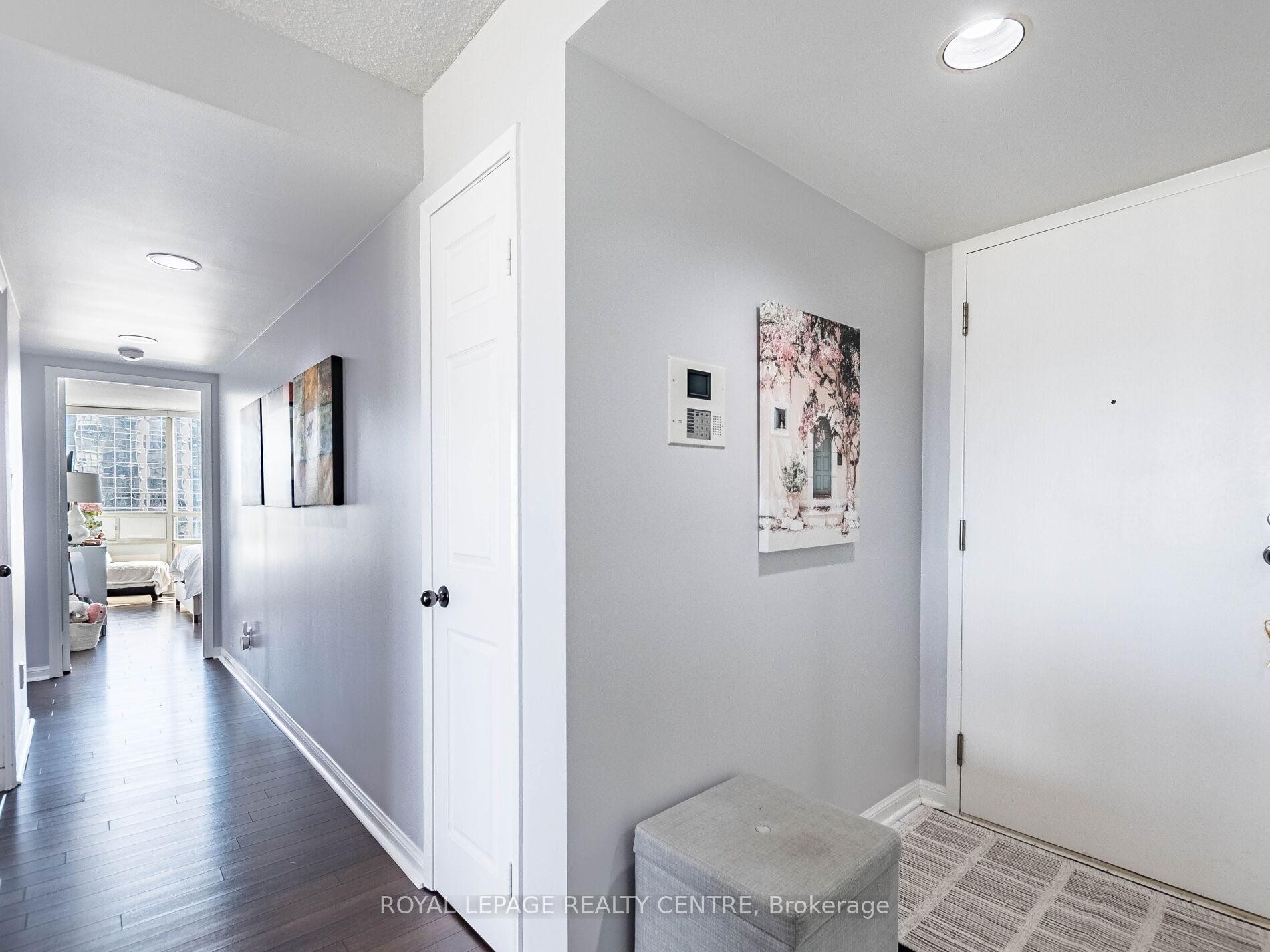 601-50 Eglinton Avenue W, Mississauga, ON - Indoor Photo Showing Other Room