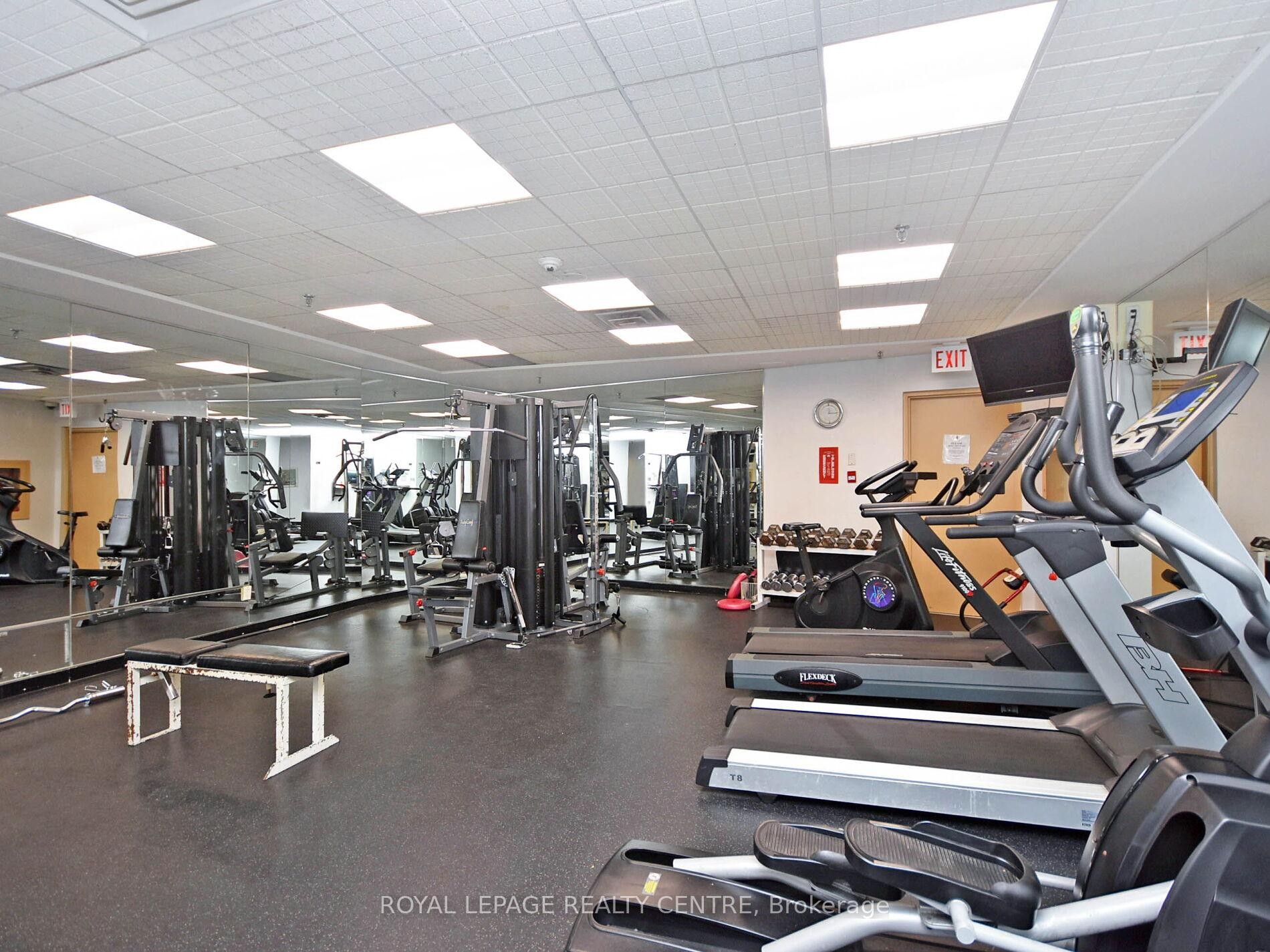 601-50 Eglinton Avenue W, Mississauga, ON - Indoor Photo Showing Gym Room