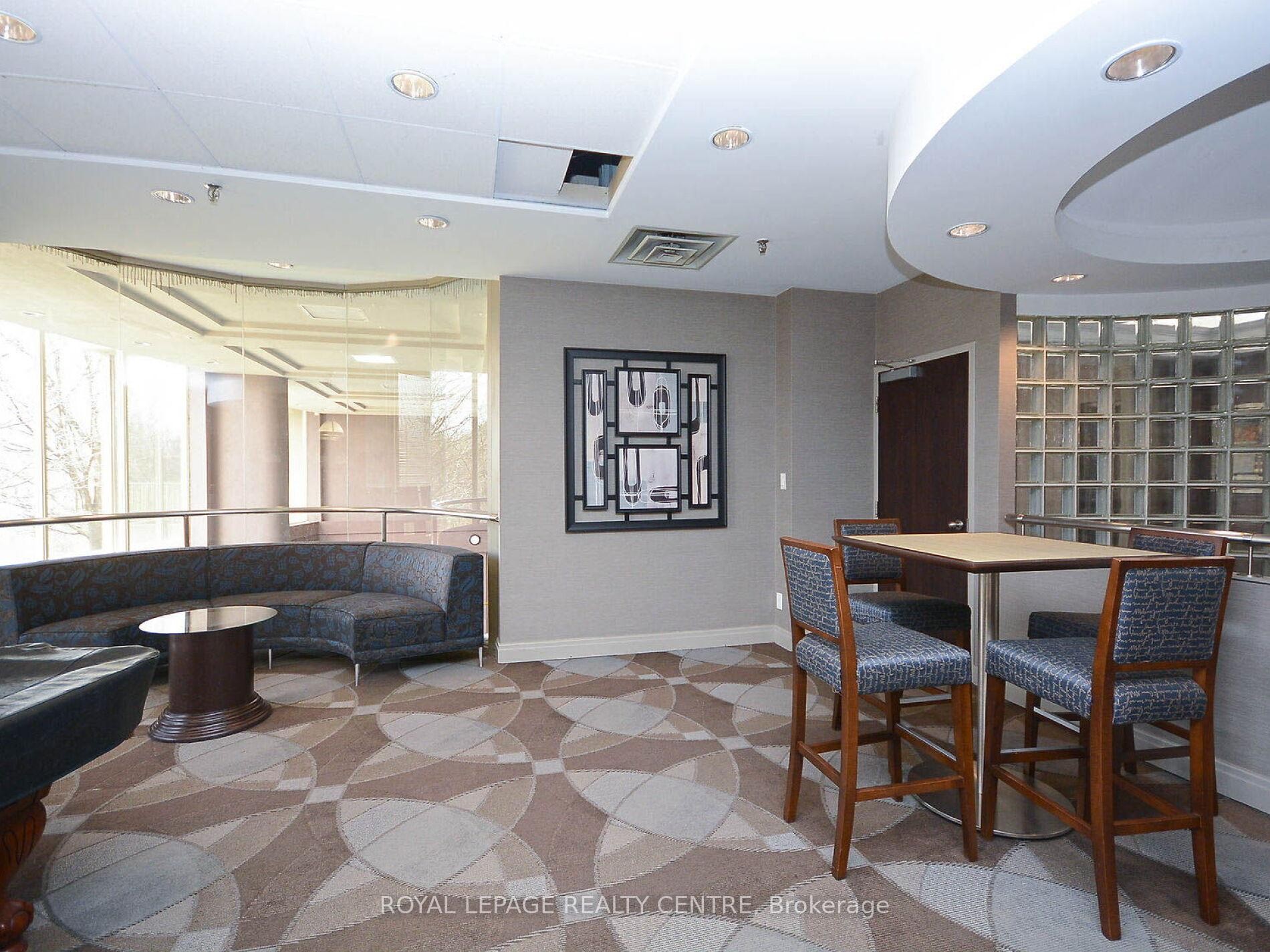 601-50 Eglinton Avenue W, Mississauga, ON - Indoor