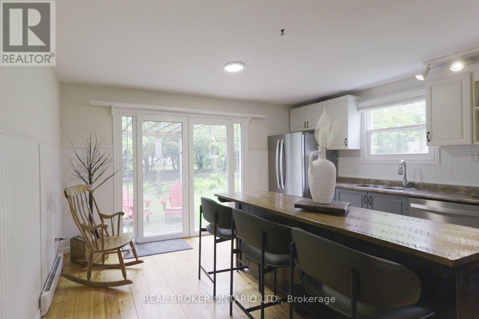 70 Cowans Crescent, Kawartha Lakes, ON - Indoor Photo Showing Kitchen