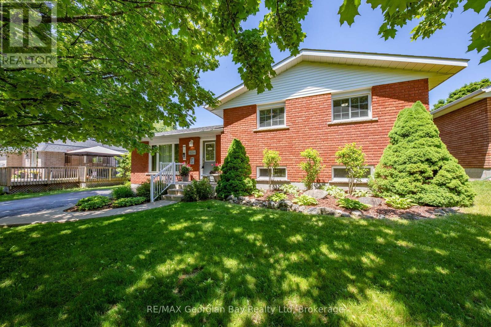 32 Bonaventure Place, Penetanguishene, ON - Outdoor With Deck Patio Veranda