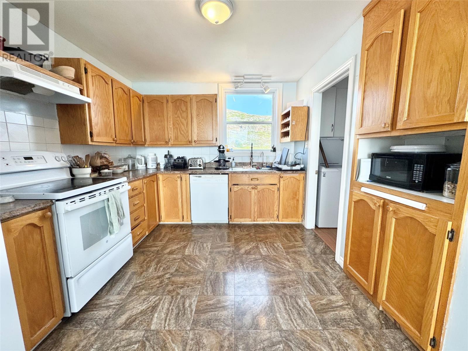 9A North Shore Road, Fogo, NL - Indoor Photo Showing Kitchen With Double Sink