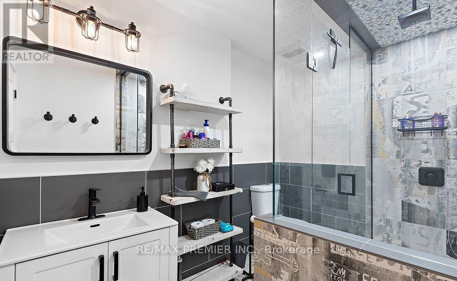 Main Floor - 24 Hucknall Road, Toronto, ON - Indoor Photo Showing Bathroom