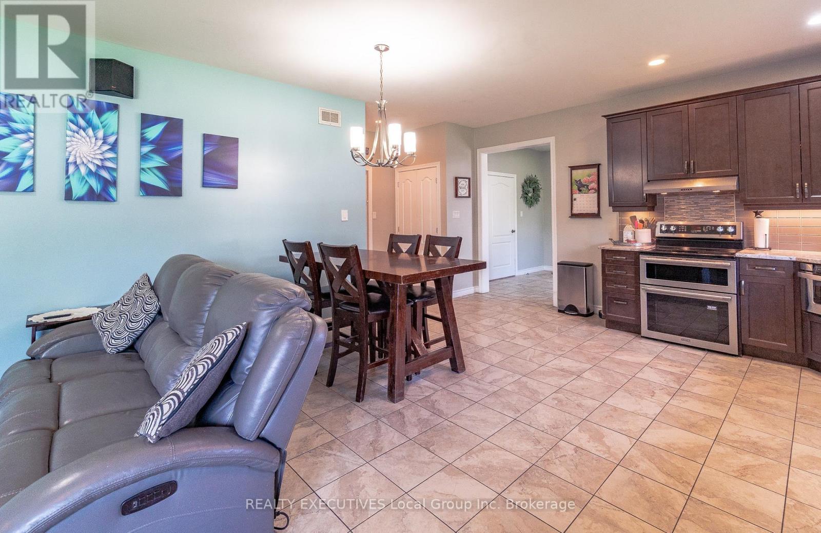 98 Memorial Park Drive E, Powassan, ON - Indoor