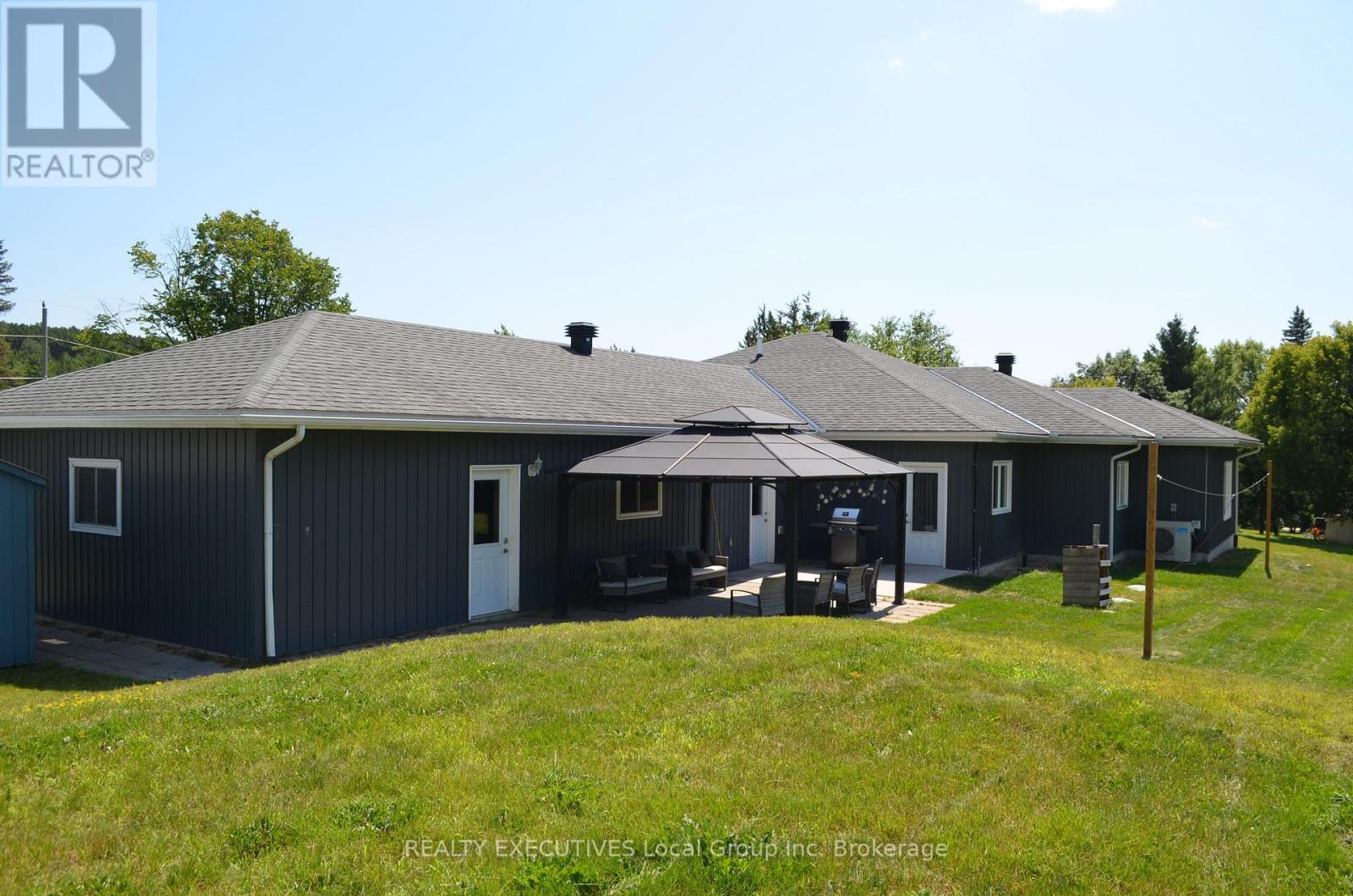 98 Memorial Park Drive E, Powassan, ON - Outdoor