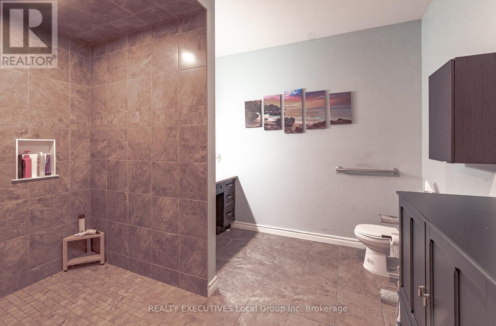 98 Memorial Park Drive E, Powassan, ON - Indoor Photo Showing Bathroom