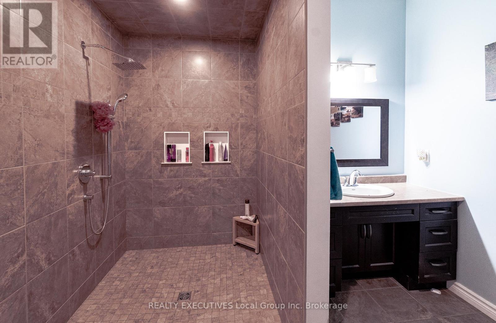 98 Memorial Park Drive E, Powassan, ON - Indoor Photo Showing Bathroom