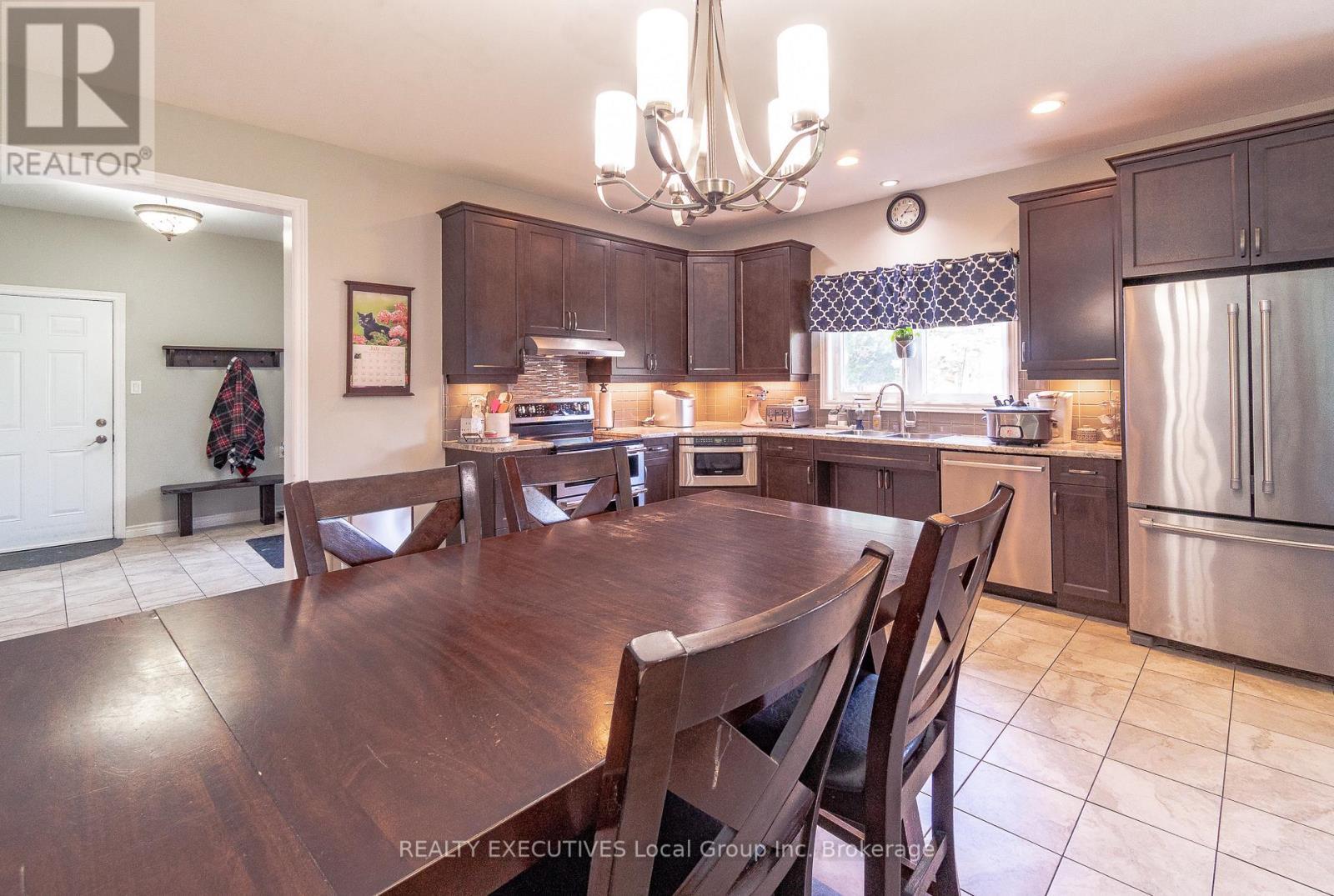 98 Memorial Park Drive E, Powassan, ON - Indoor