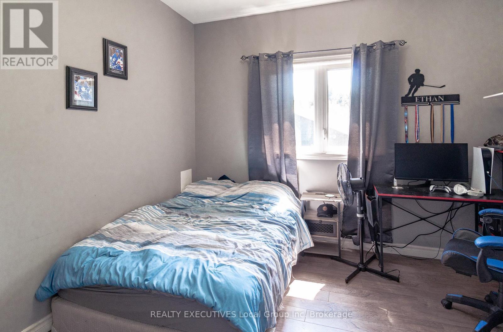 98 Memorial Park Drive E, Powassan, ON - Indoor Photo Showing Bedroom