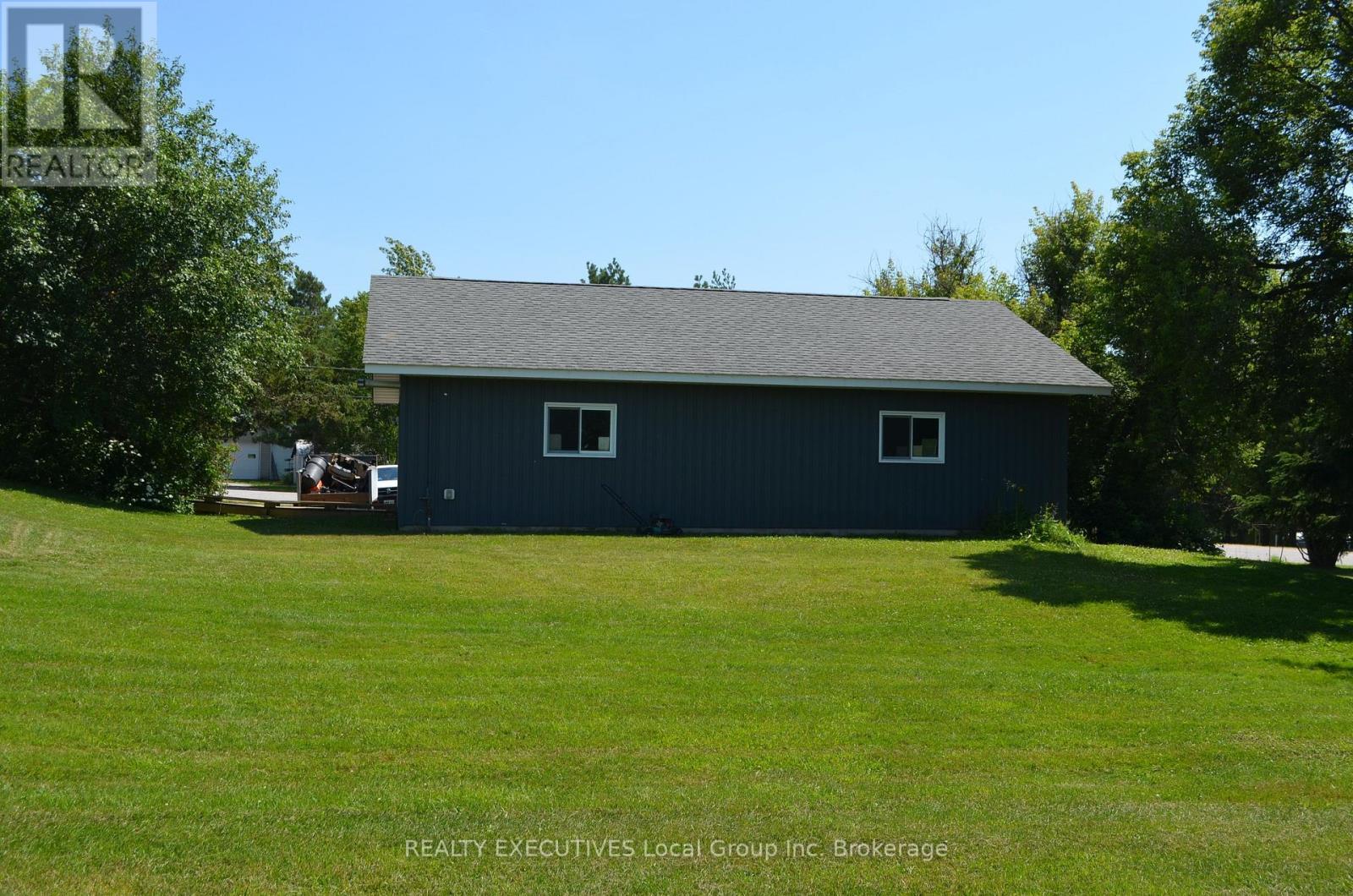 98 Memorial Park Drive E, Powassan, ON - Outdoor