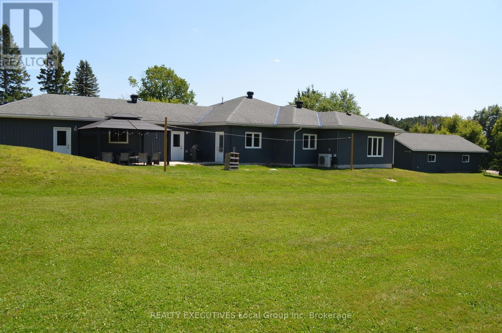 98 Memorial Park Drive E, Powassan, ON - Outdoor