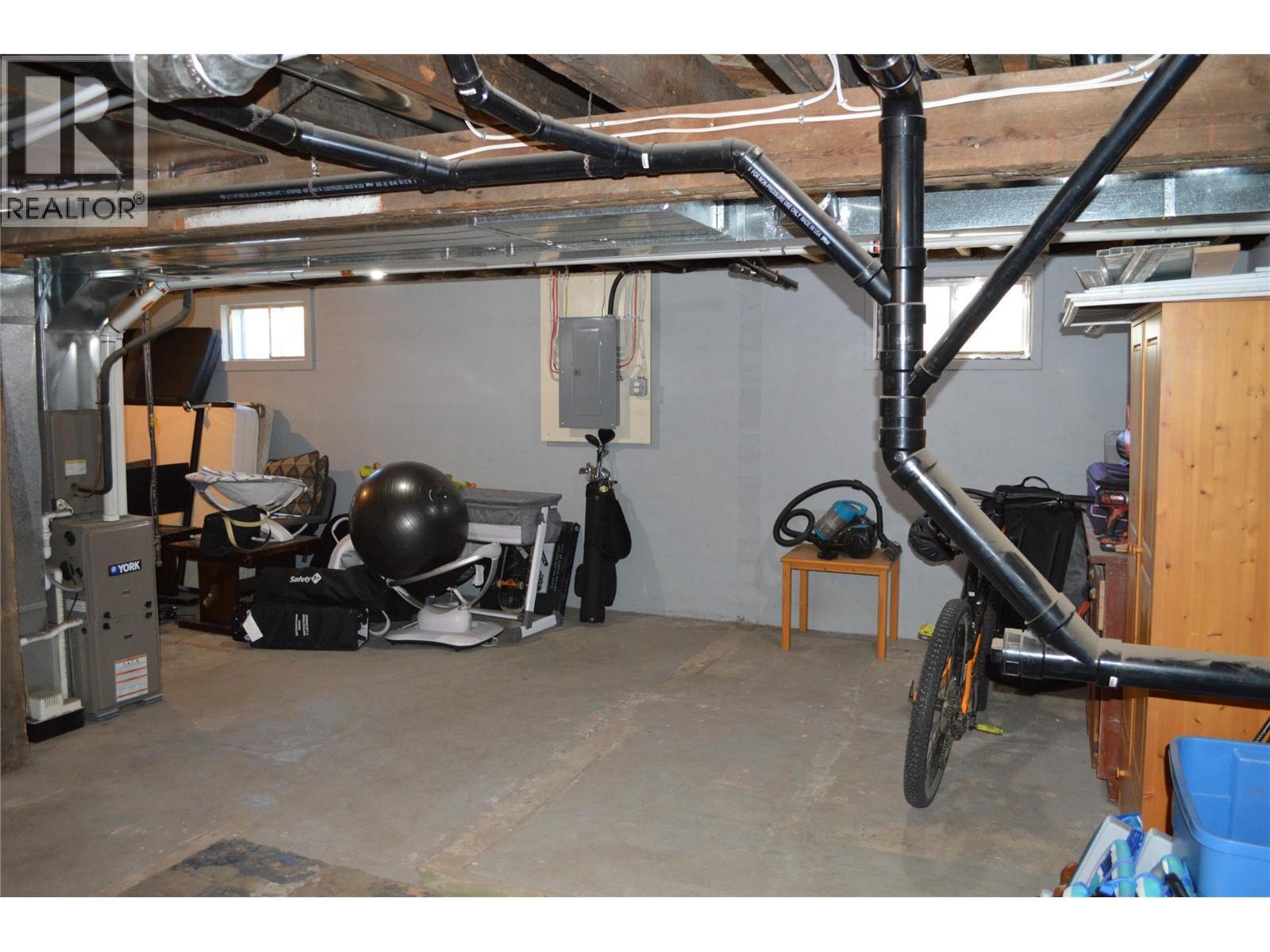 6569 19Th Street, Grand Forks, BC - Indoor Photo Showing Basement