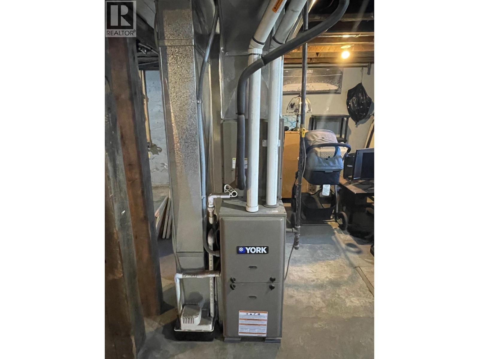 6569 19Th Street, Grand Forks, BC - Indoor Photo Showing Basement