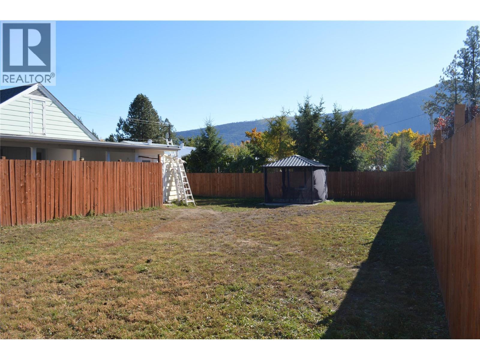 6569 19Th Street, Grand Forks, BC - Outdoor