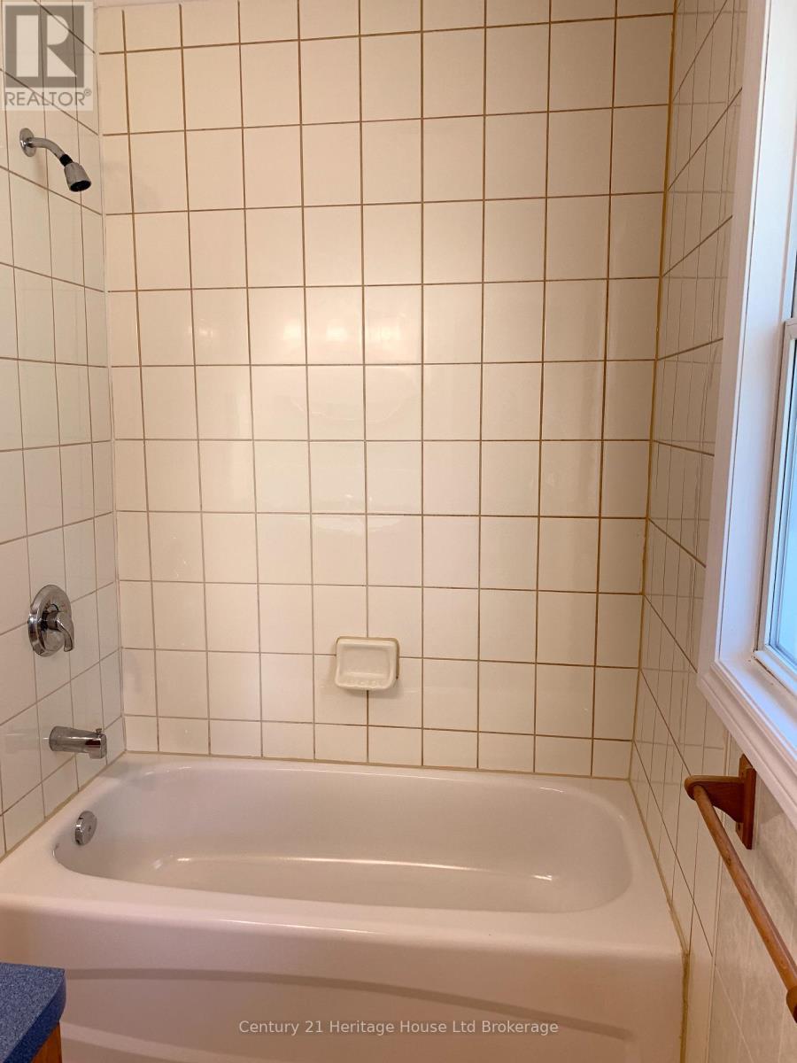 225 Algonquin Drive, South Huron (Exeter), ON - Indoor Photo Showing Bathroom