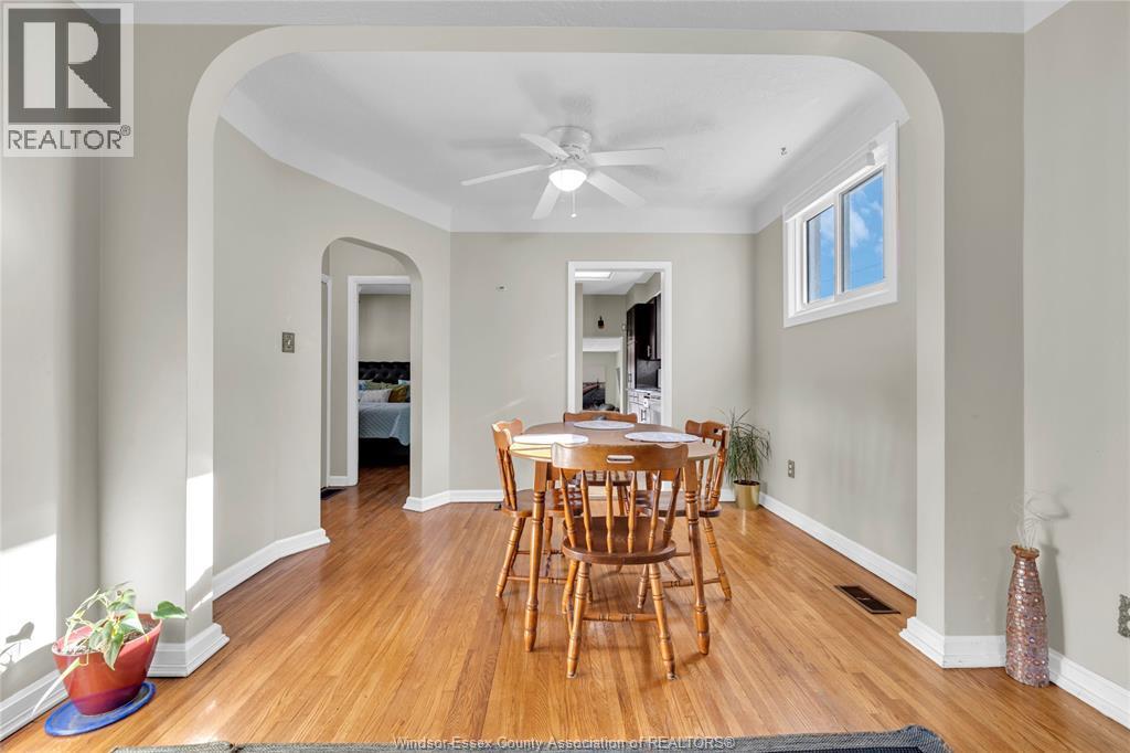 914 Thompson Boulevard, Windsor, ON - Indoor Photo Showing Dining Room