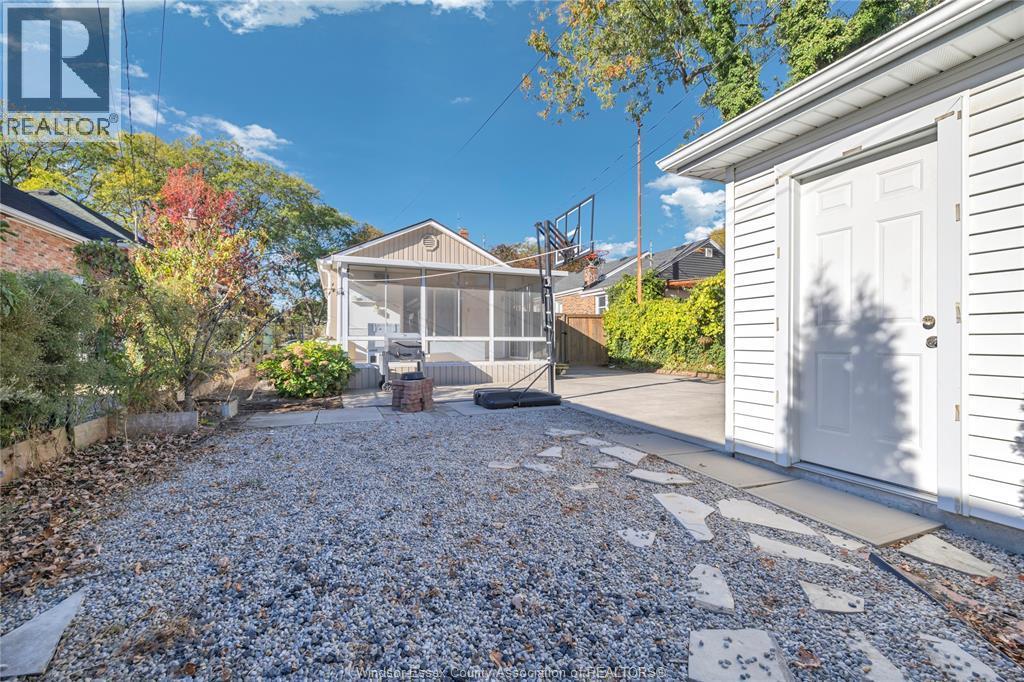 914 Thompson Boulevard, Windsor, ON - Outdoor