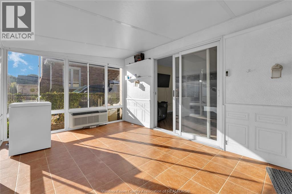 914 Thompson Boulevard, Windsor, ON - With Exterior