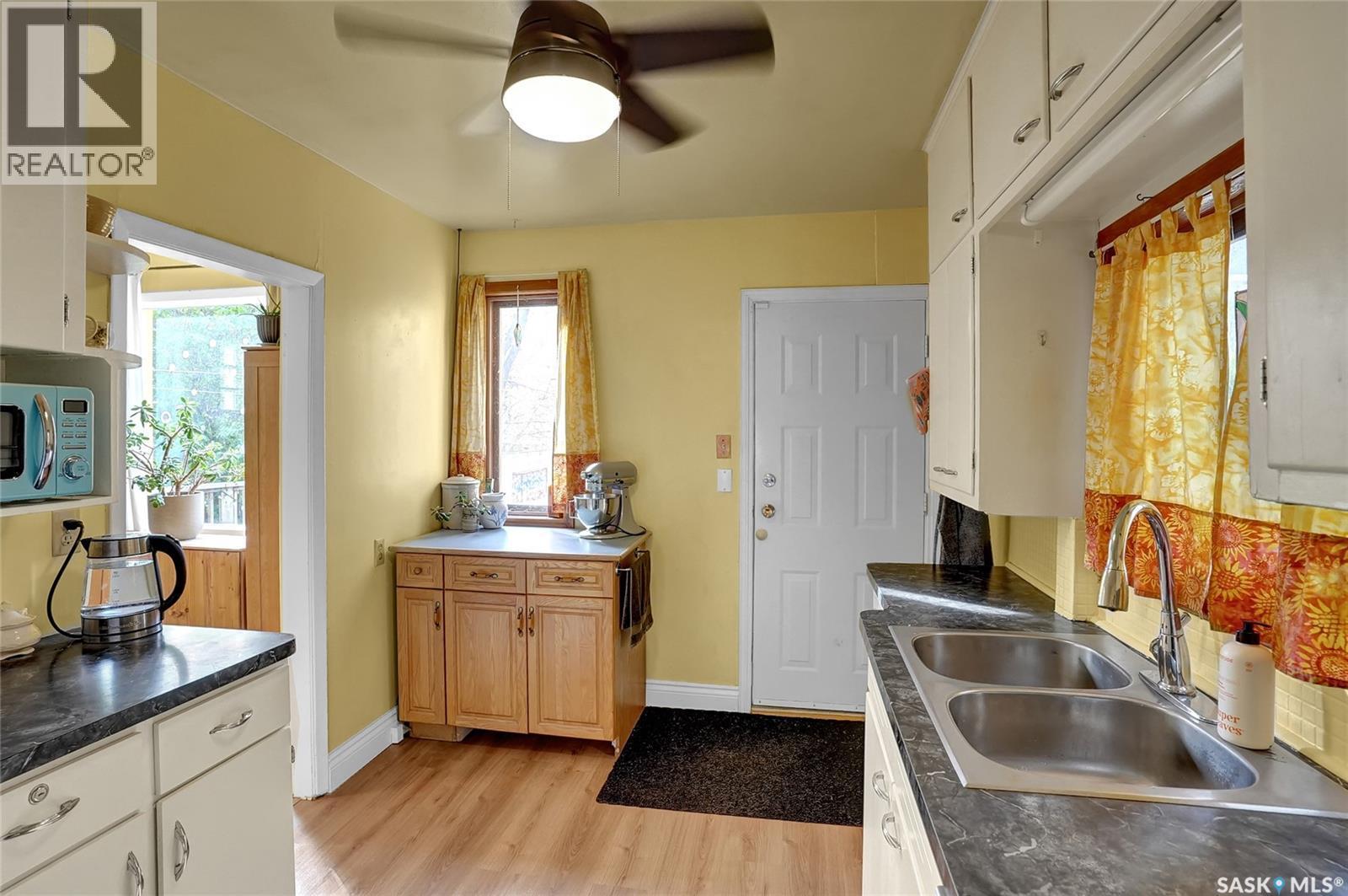 2312 Quebec Street, Regina, SK - Indoor Photo Showing Kitchen With Double Sink