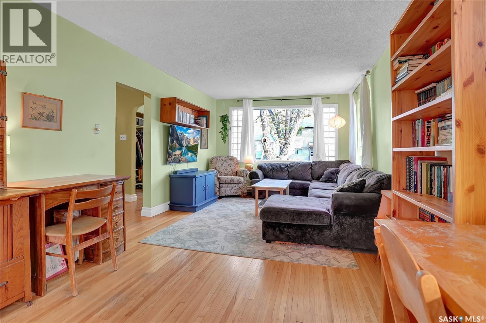 2312 Quebec Street, Regina, SK - Indoor Photo Showing Living Room