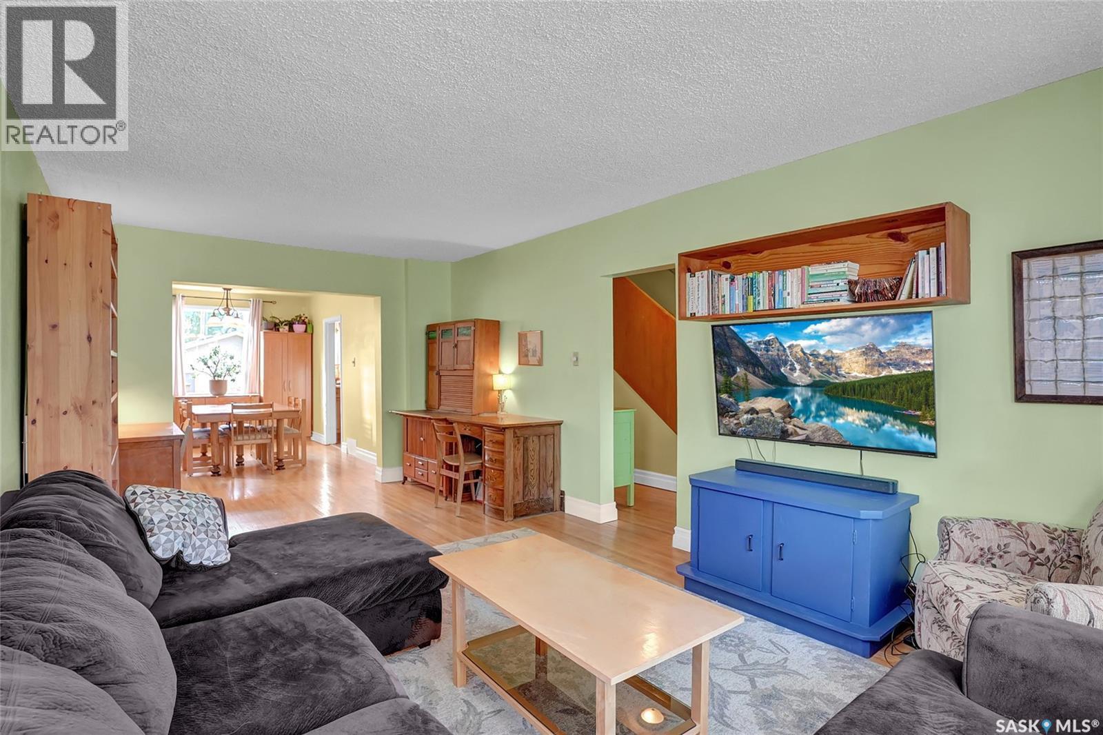 2312 Quebec Street, Regina, SK - Indoor Photo Showing Living Room