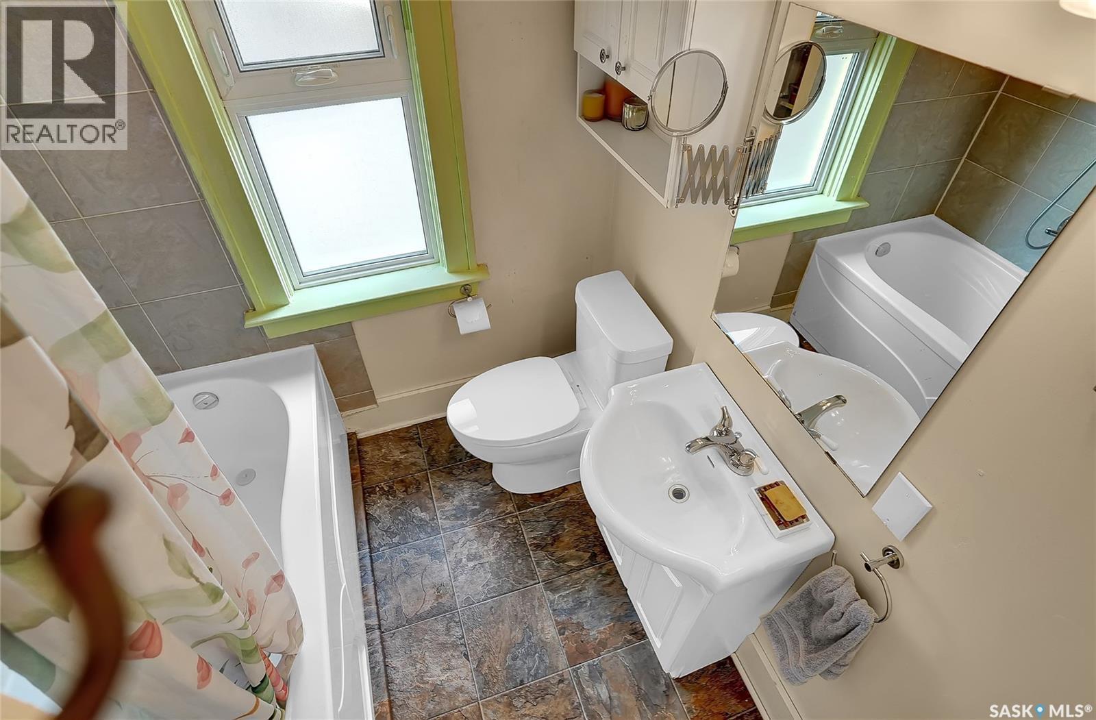 2312 Quebec Street, Regina, SK - Indoor Photo Showing Bathroom