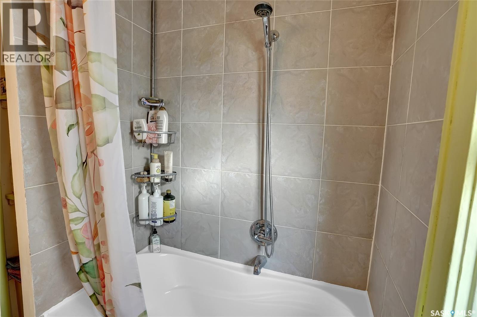 2312 Quebec Street, Regina, SK - Indoor Photo Showing Bathroom