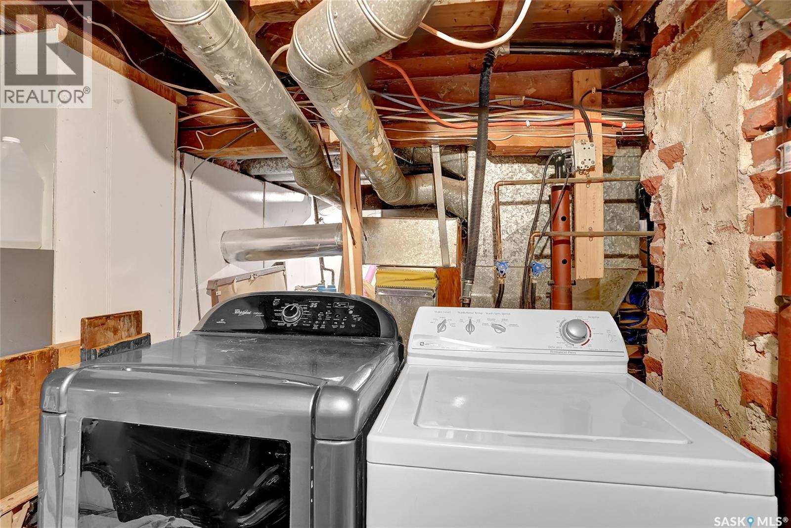 2312 Quebec Street, Regina, SK - Indoor Photo Showing Laundry Room