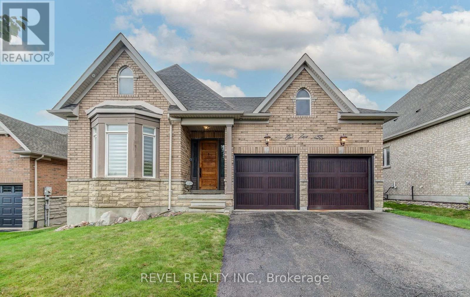 126 Aberfoyle Mill Crescent, Puslinch, ON - Outdoor With Facade