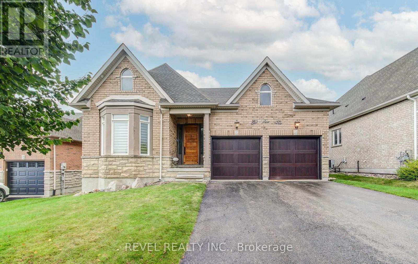126 Aberfoyle Mill Crescent, Puslinch, ON - Outdoor With Facade