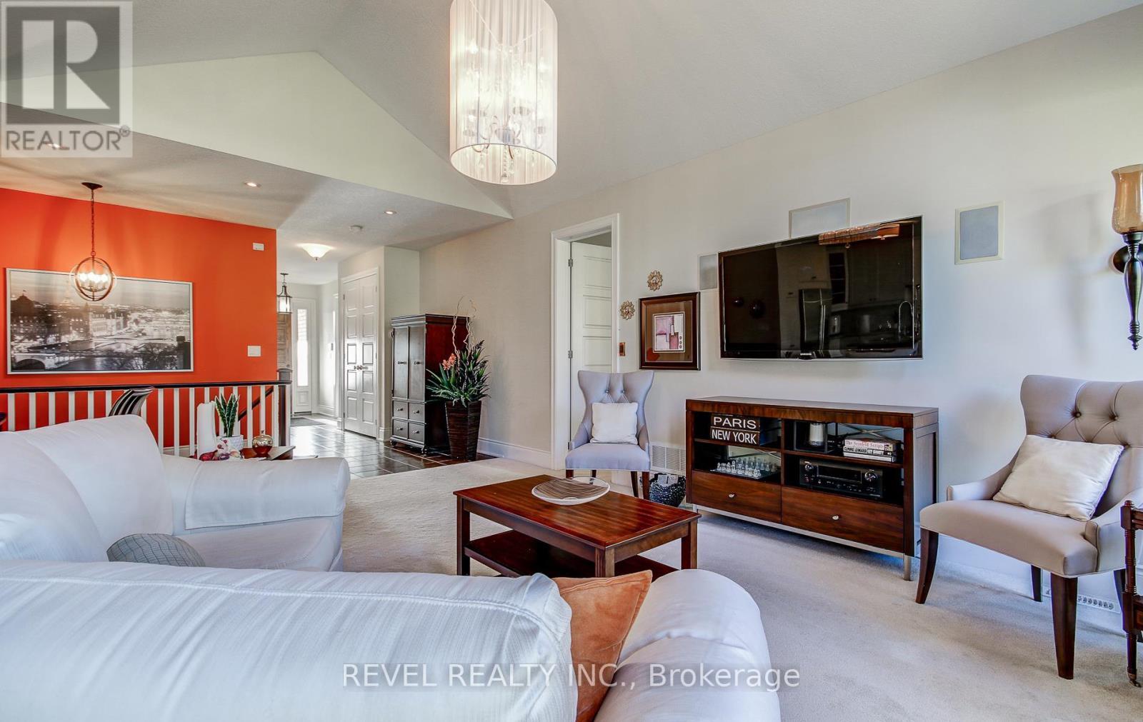 126 Aberfoyle Mill Crescent, Puslinch, ON - Indoor Photo Showing Living Room