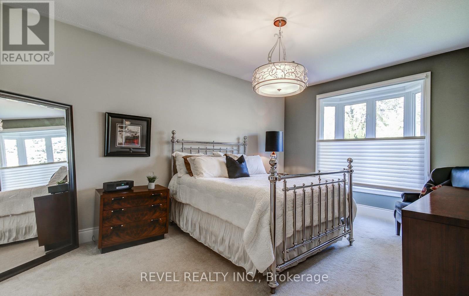 126 Aberfoyle Mill Crescent, Puslinch, ON - Indoor Photo Showing Bedroom