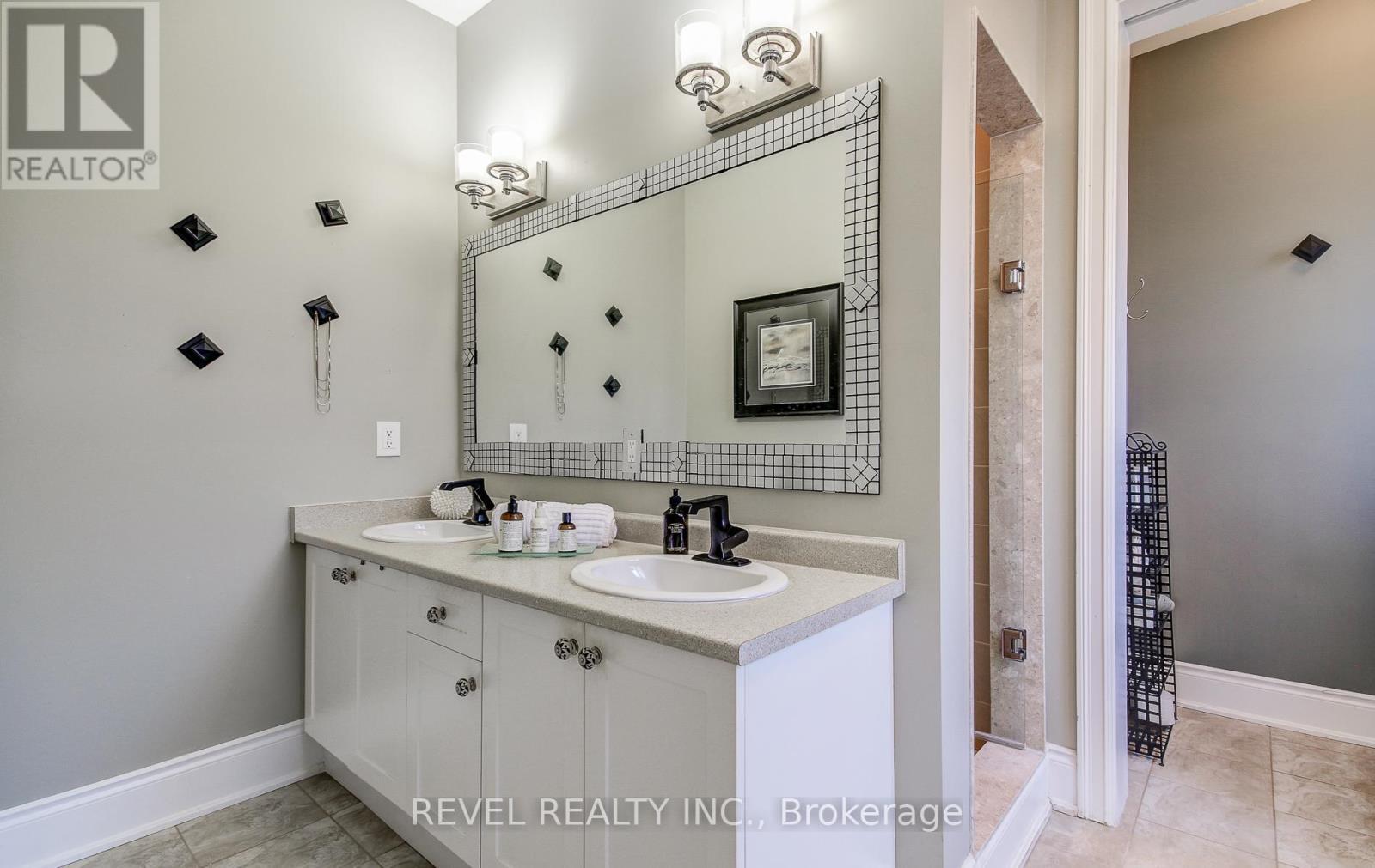 126 Aberfoyle Mill Crescent, Puslinch, ON - Indoor Photo Showing Bathroom