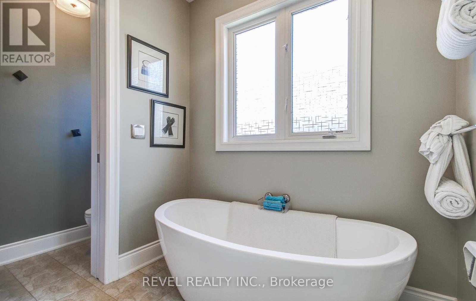 126 Aberfoyle Mill Crescent, Puslinch, ON - Indoor Photo Showing Bathroom