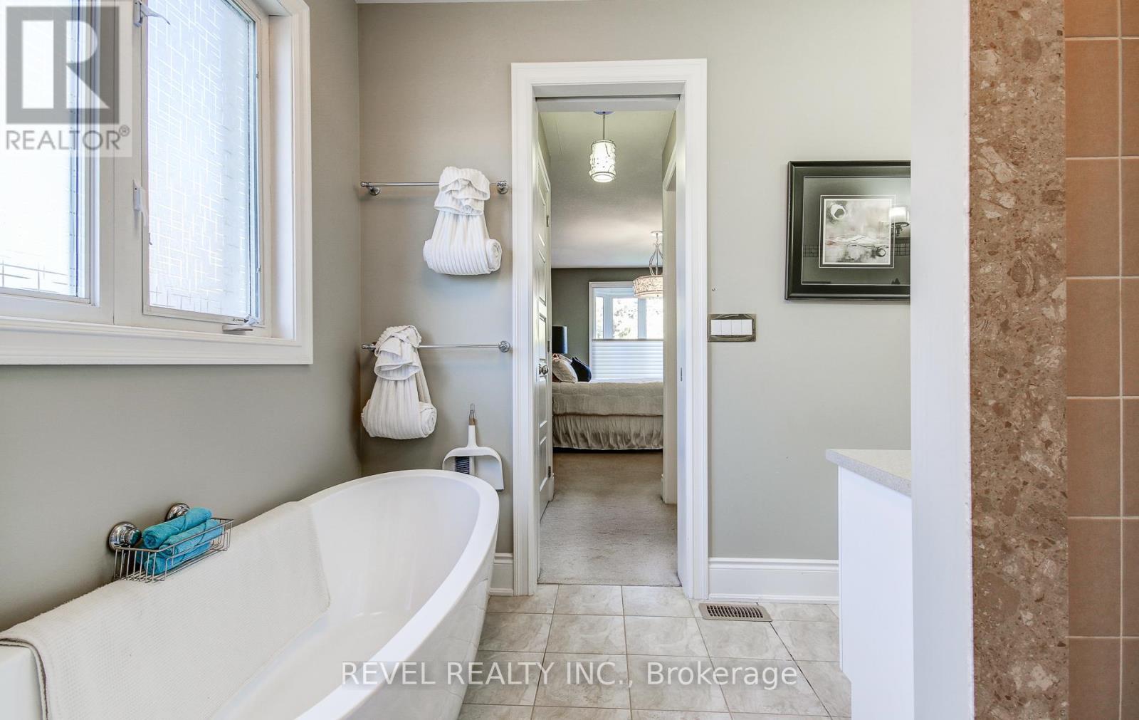126 Aberfoyle Mill Crescent, Puslinch, ON - Indoor Photo Showing Bathroom