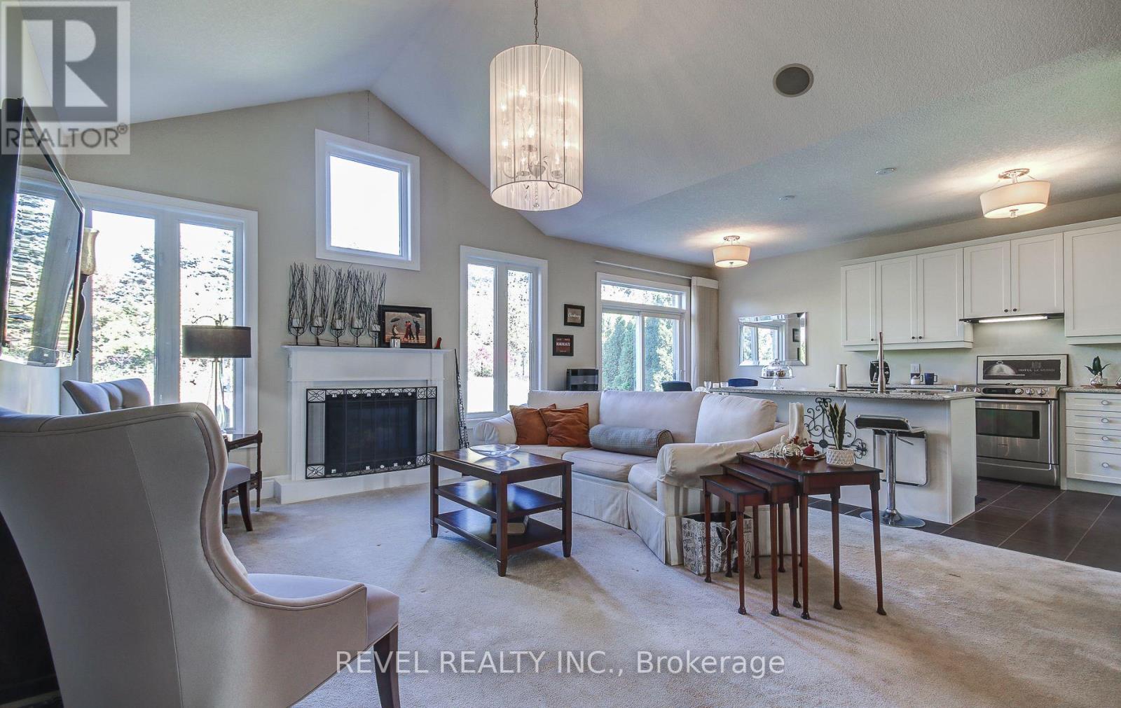 126 Aberfoyle Mill Crescent, Puslinch, ON - Indoor With Fireplace