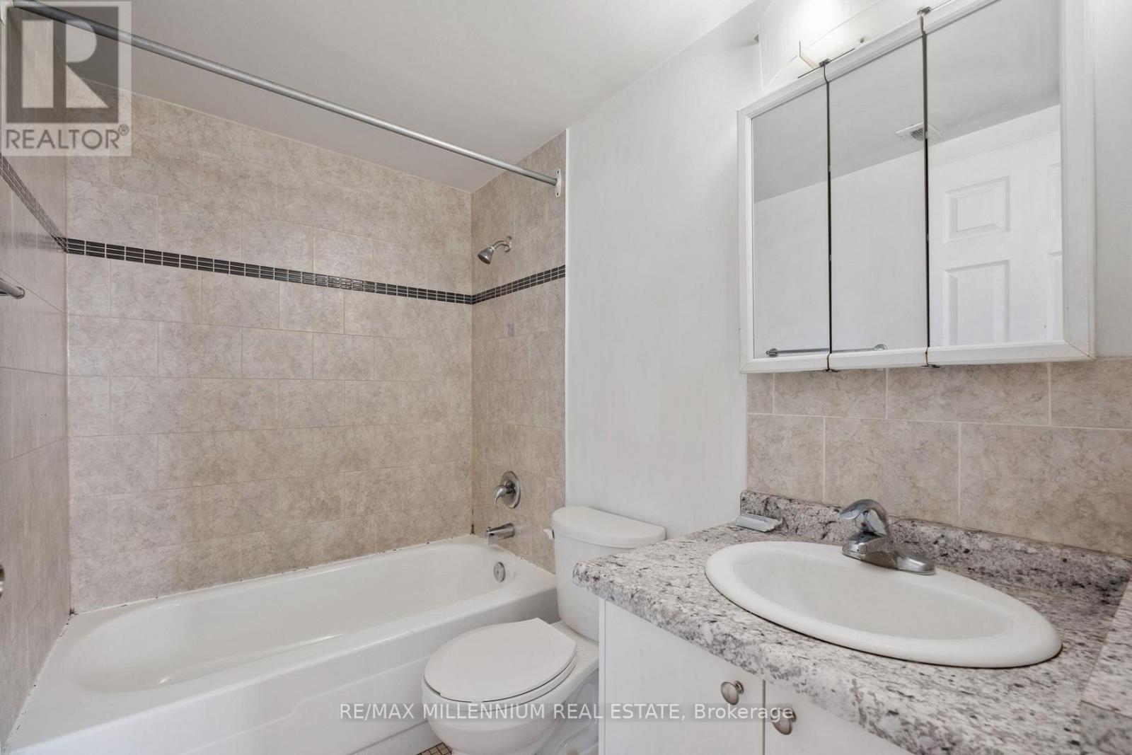 606 - 420 Greenhill Avenue, Hamilton, ON - Indoor Photo Showing Bathroom