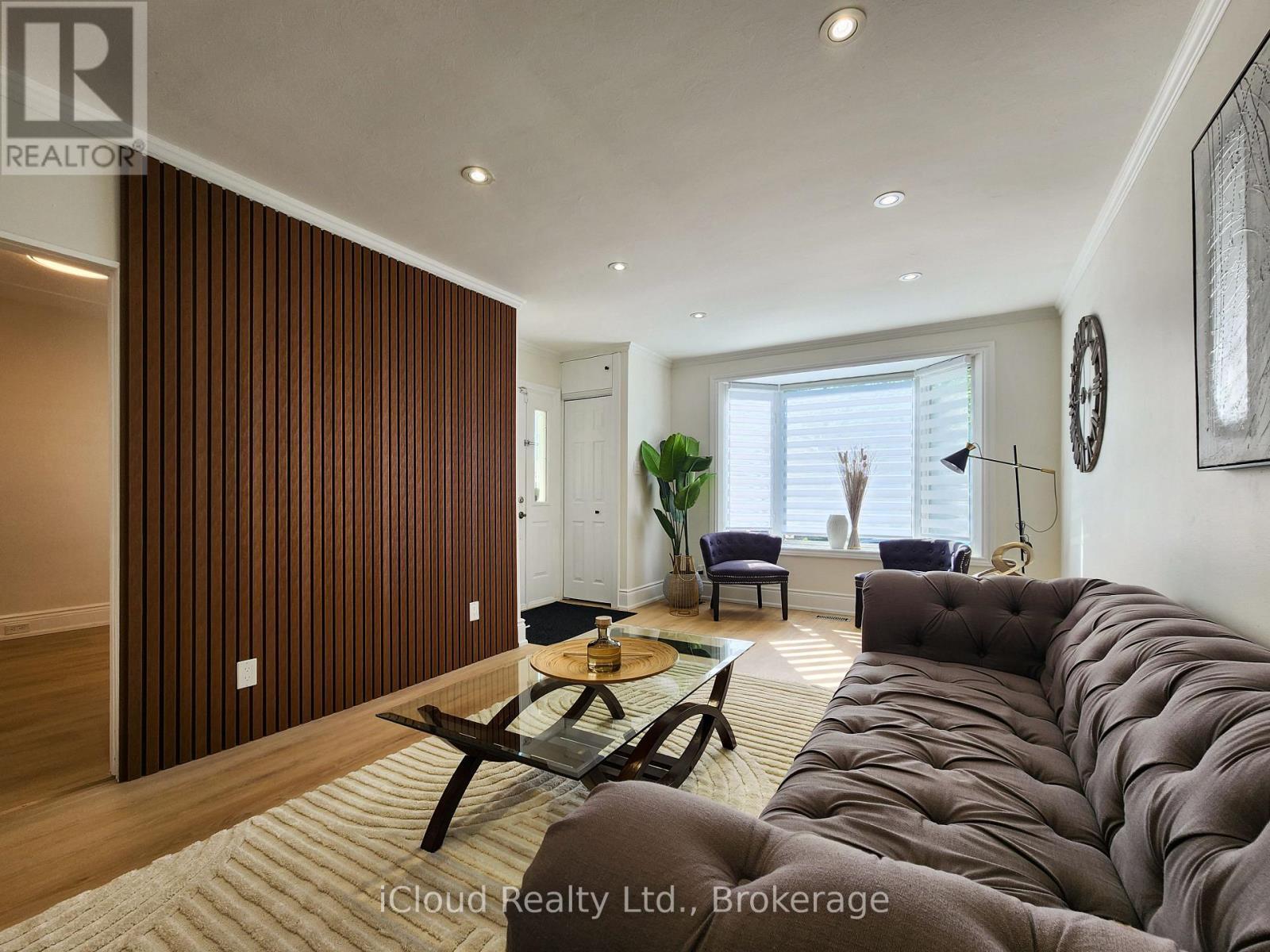 294 Fairfield Avenue, Hamilton, ON - Indoor Photo Showing Living Room