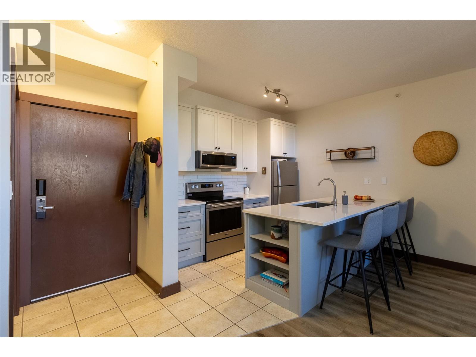 1500 Mcdonald Avenue Unit# 416, Fernie, BC - Indoor Photo Showing Kitchen
