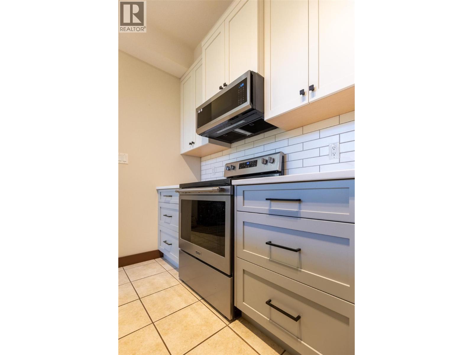 1500 Mcdonald Avenue Unit# 416, Fernie, BC - Indoor Photo Showing Kitchen