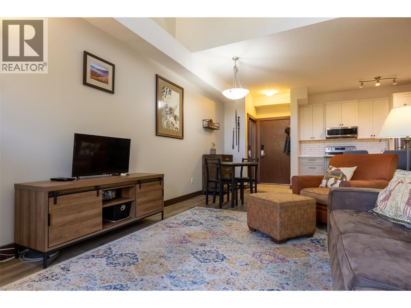 1500 Mcdonald Avenue Unit# 416, Fernie, BC - Indoor Photo Showing Living Room