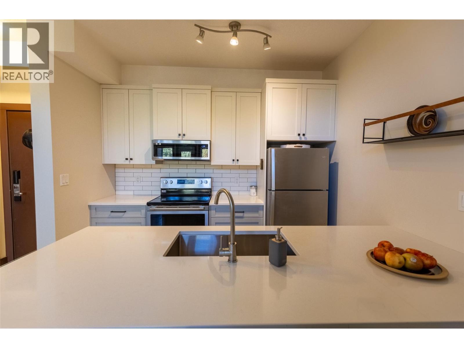 1500 Mcdonald Avenue Unit# 416, Fernie, BC - Indoor Photo Showing Kitchen