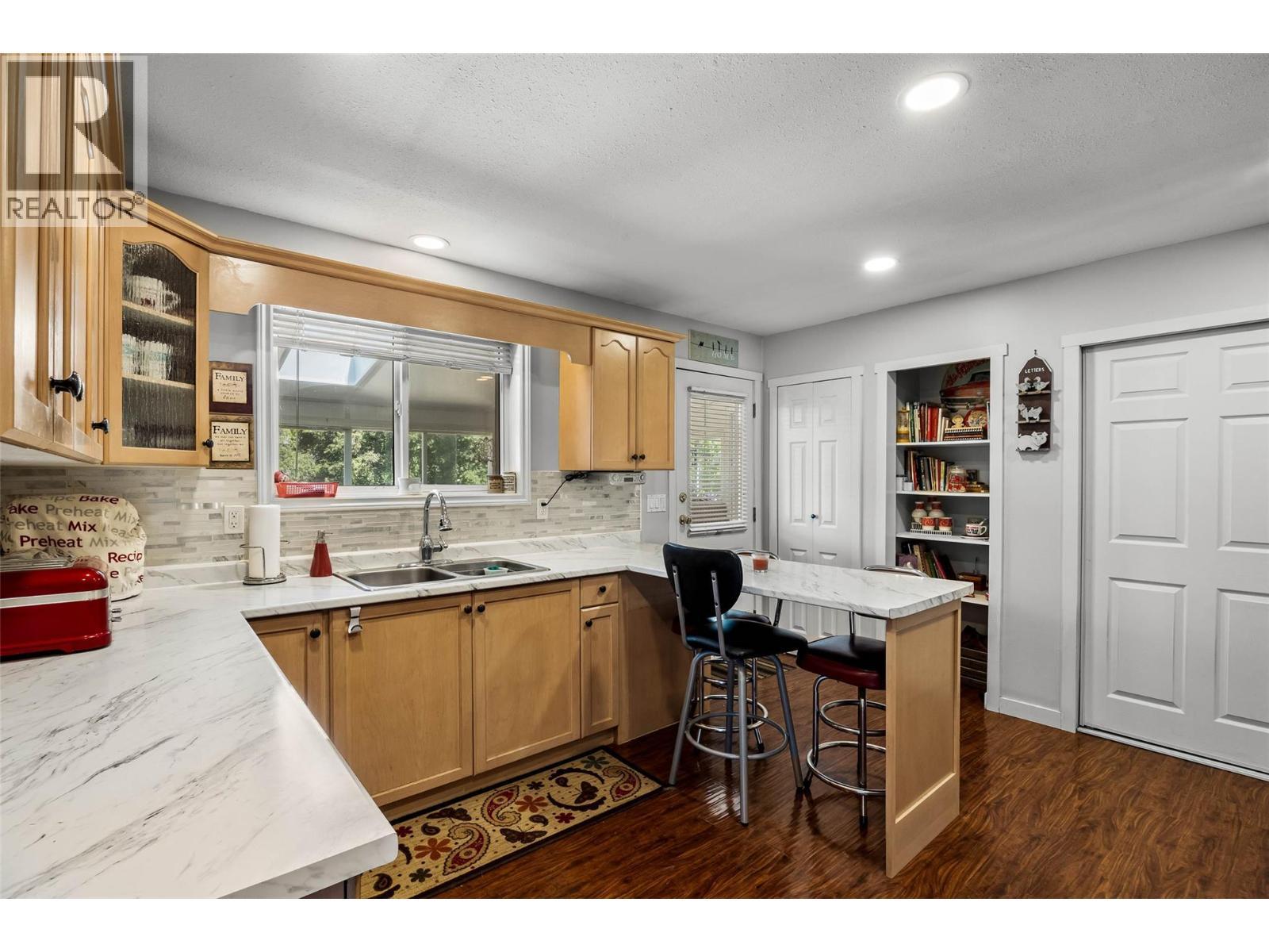 2895 Scott Place, Merritt, BC - Indoor Photo Showing Kitchen With Double Sink
