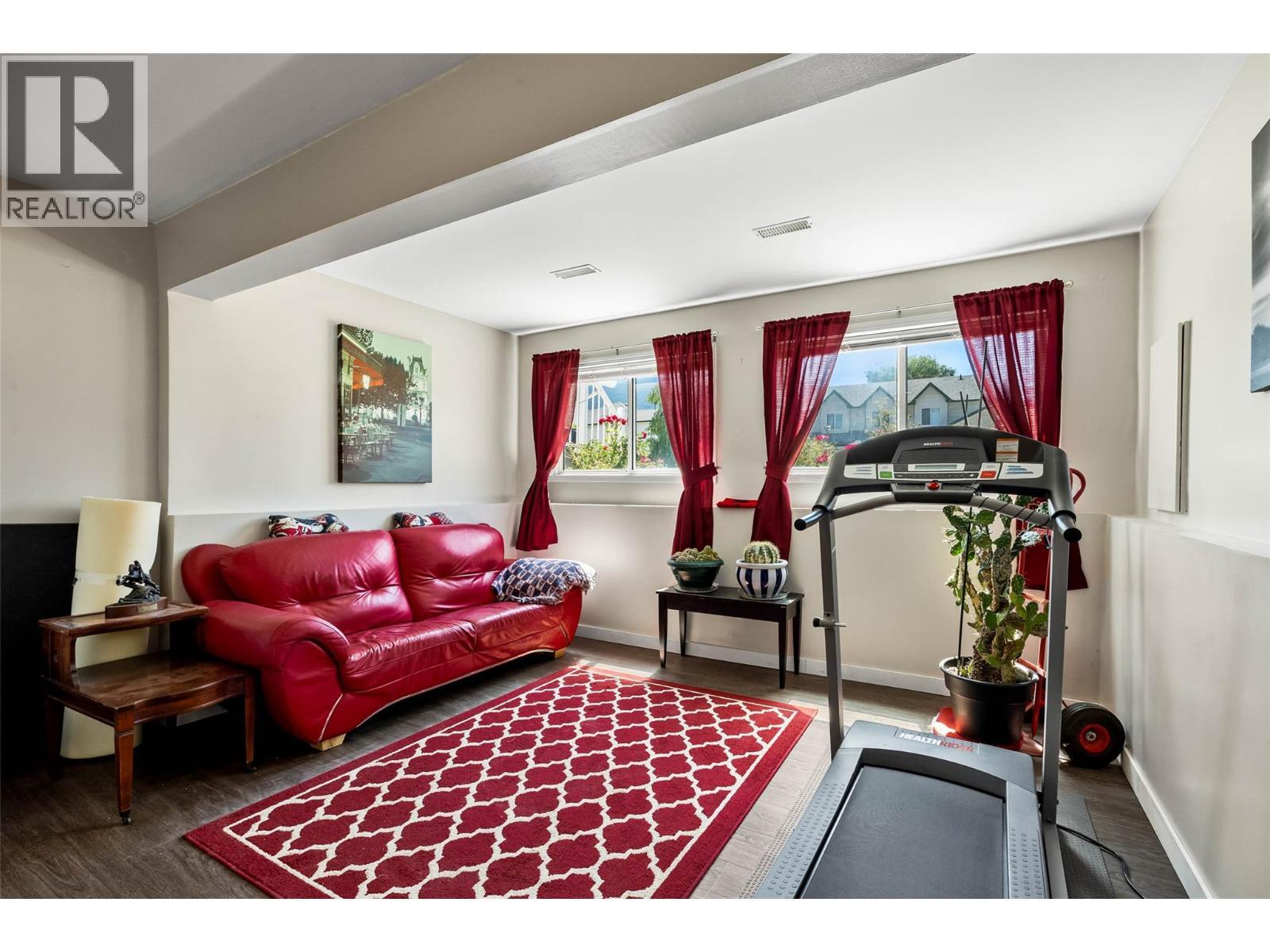 2895 Scott Place, Merritt, BC - Indoor Photo Showing Living Room