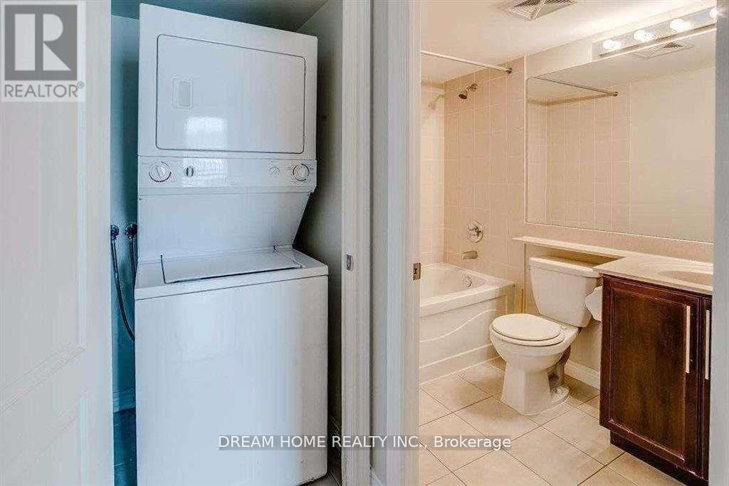 1005 - 60 Town Centre Court, Toronto, ON - Indoor Photo Showing Laundry Room