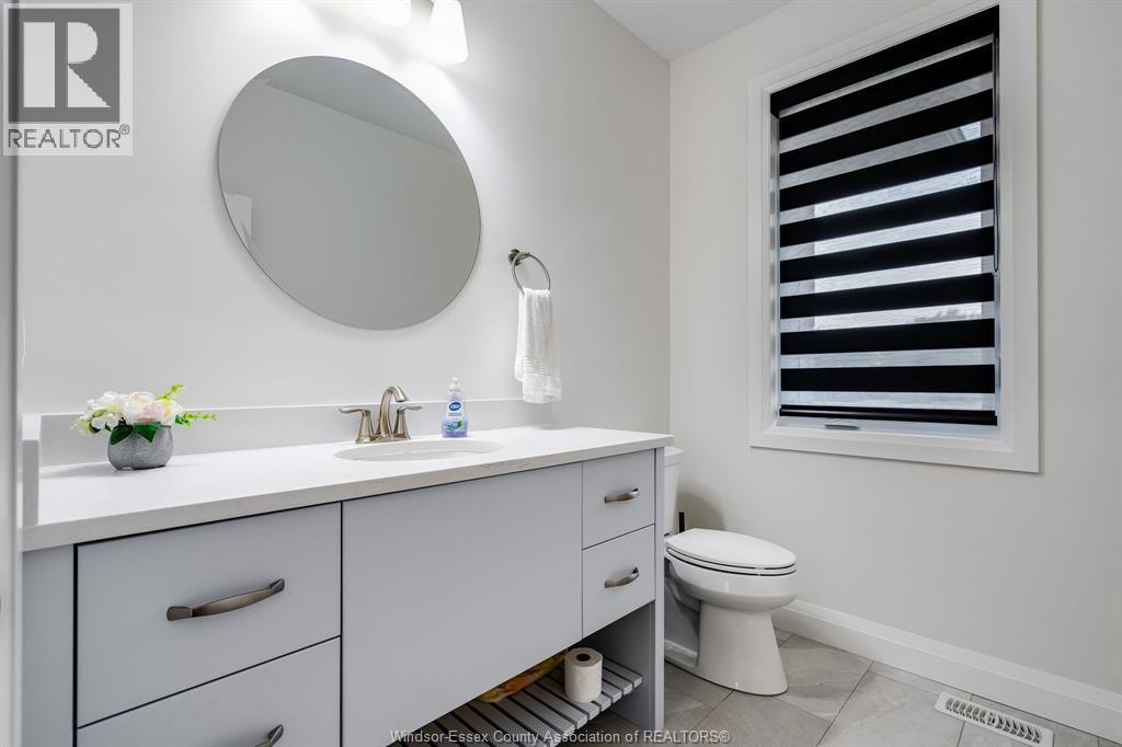 188 County Rd 27 East, Cottam, ON - Indoor Photo Showing Bathroom