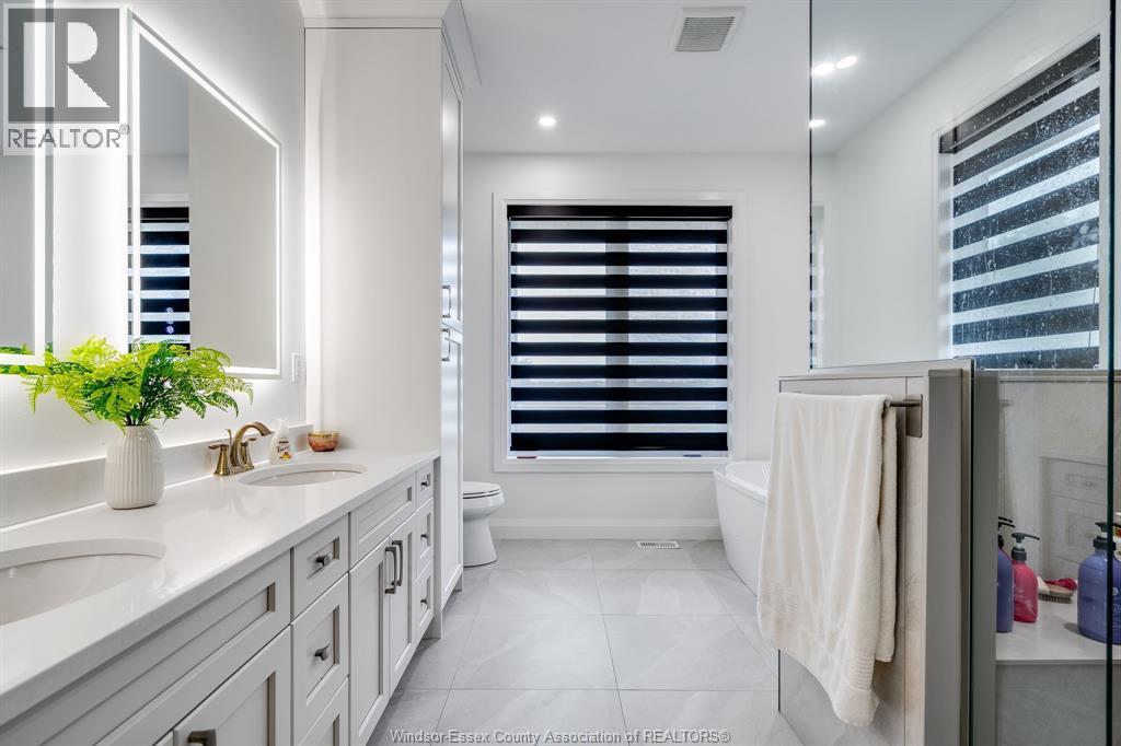 188 County Rd 27 East, Cottam, ON - Indoor Photo Showing Bathroom