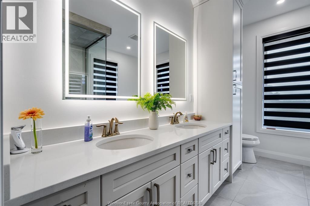 188 County Rd 27 East, Cottam, ON - Indoor Photo Showing Bathroom