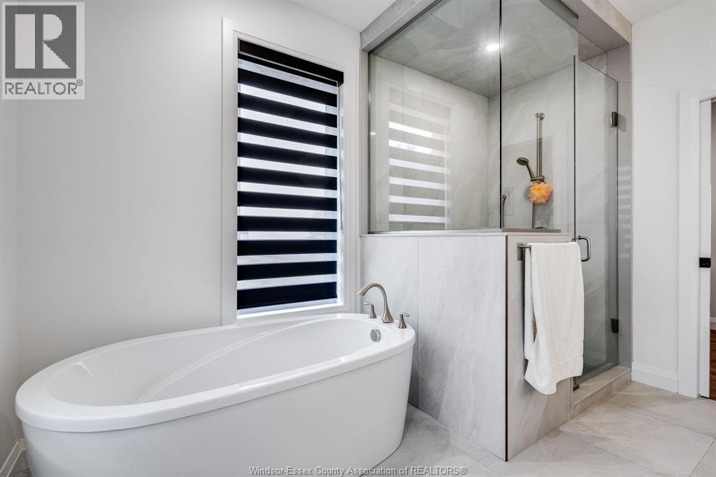 188 County Rd 27 East, Cottam, ON - Indoor Photo Showing Bathroom