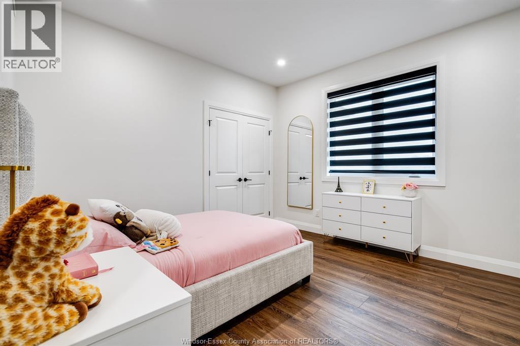 188 County Rd 27 East, Cottam, ON - Indoor Photo Showing Bedroom